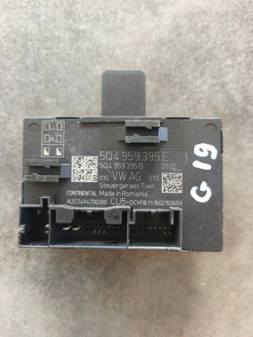 Блок комфорту задніх дверей 5Q4959395E VAG