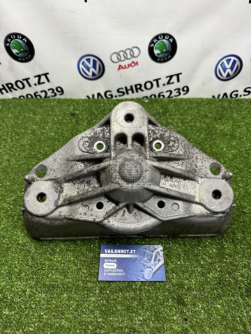 Кріплення переднього амортизатора 7L0412391E VAG