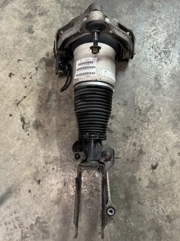 Амортизатор передньої підвіски 7L8616040D VAG