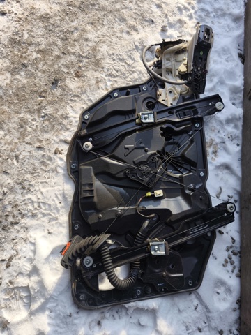 Механізм склопідіймача двері передньої, правої 7P6837462B VAG