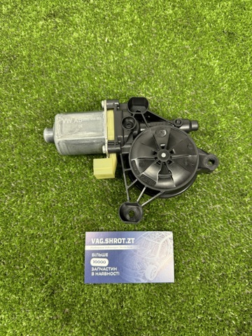 Мотор склопідйомника водійських дверей 8W0959801 VAG