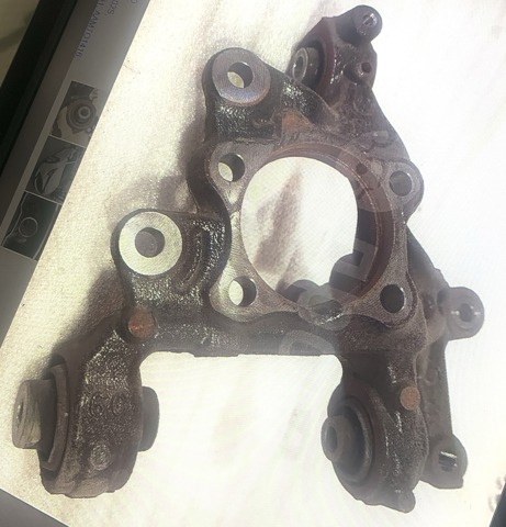 Цапфа права 4230402210 TOYOTA