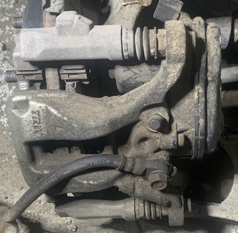 Задній гальмівний супорт лівий 4785002350 TOYOTA
