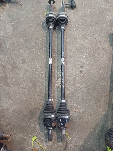 Приводи задніх коліс 49600D7000 HYUNDAI