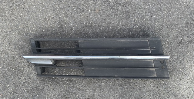 Решітка переднього бампера, права 51117295268 BMW