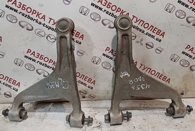 Верхній важіль задньої підвіски правий 555011MA0A NISSAN