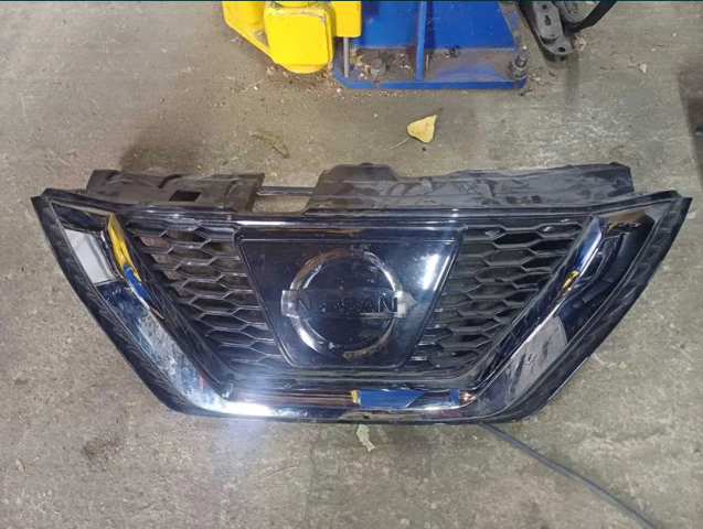 Облицювання радіатора 62310HV10A NISSAN