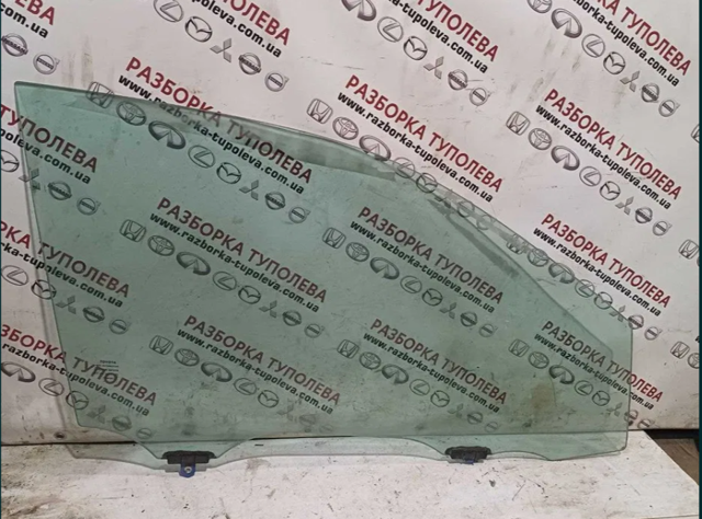 Скло пасажирських дверей 681010E060 TOYOTA