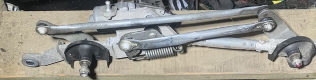 Трапеція склоочисника 8515002430 TOYOTA