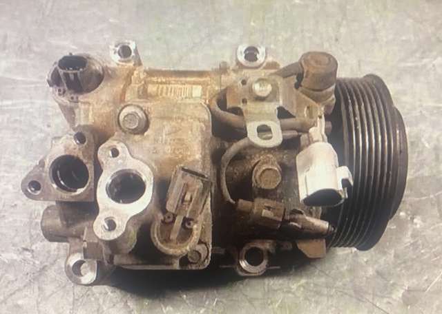 Компресор системи кондиціювання 8832006190 TOYOTA