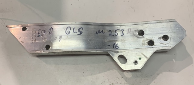 Кронштейн супорту радіатора нижнього A2536210500 MERCEDES