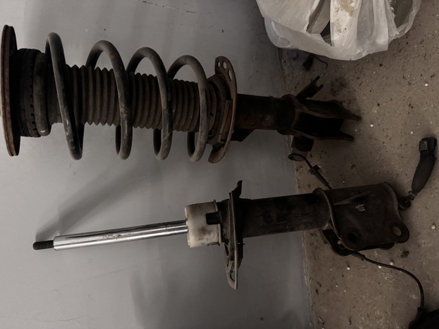 Стійка передня права EG9Z18124J FORD
