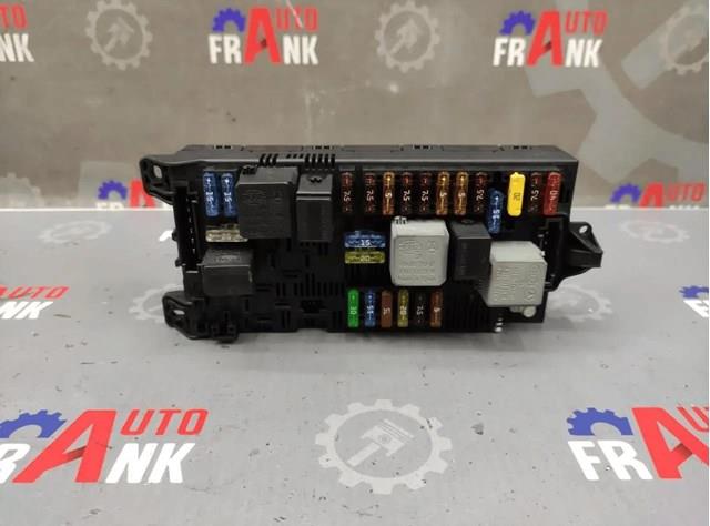 Коробка запобіжників 2115453801 MERCEDES