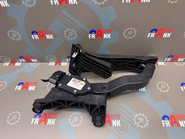 Підаль газу 327003Z000 HYUNDAI