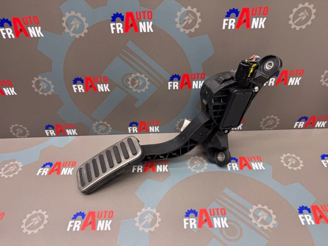 Підаль газу 32700G4210 HYUNDAI