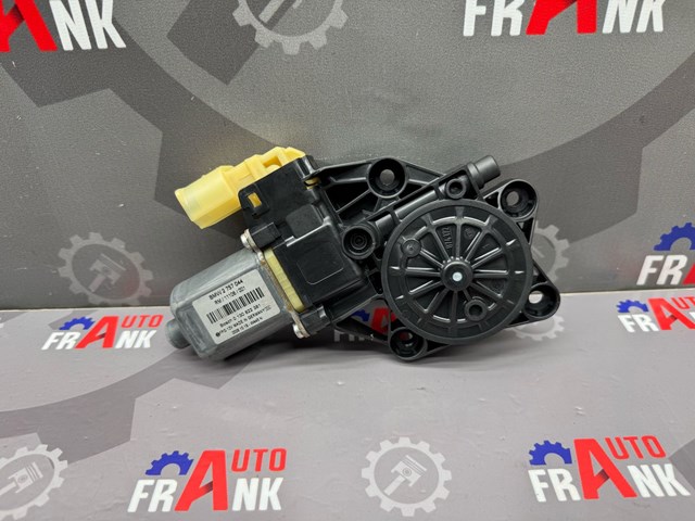 Двигун склопідіймача двері передньої, правої 67622757044 BMW