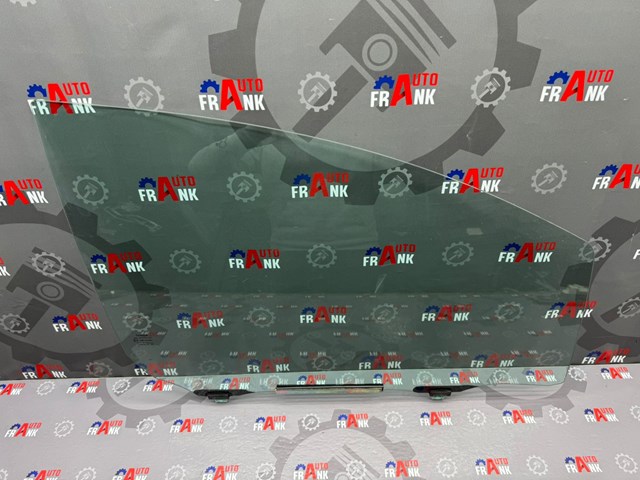 Скло пасажирських дверей 681100D072 TOYOTA