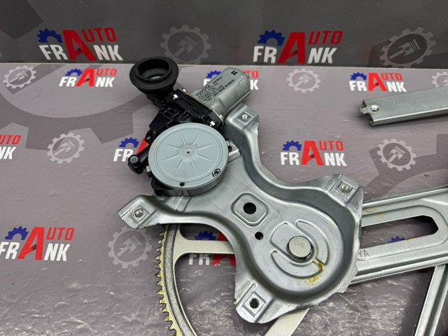 Механізм склопідіймача двері передньої, правої Тойота Яріс