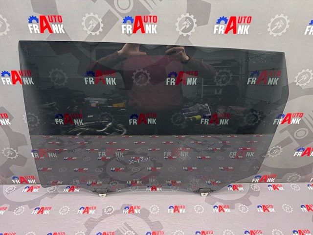 Скло задньої двері правої 823004CA0B NISSAN