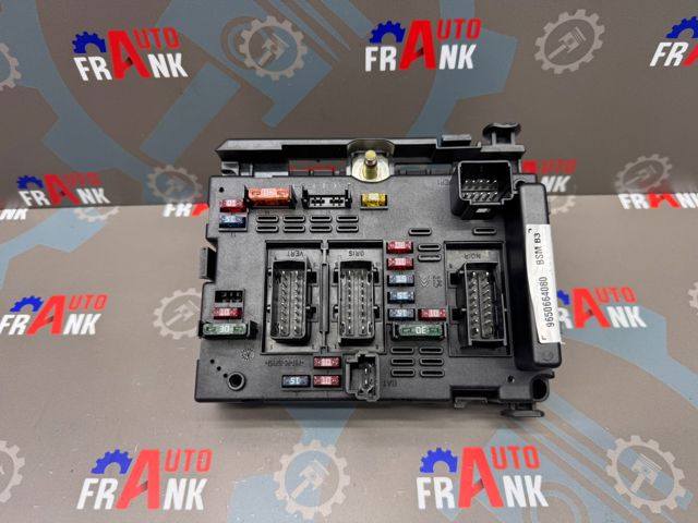Коробка запобіжників 9650664080 PEUGEOT