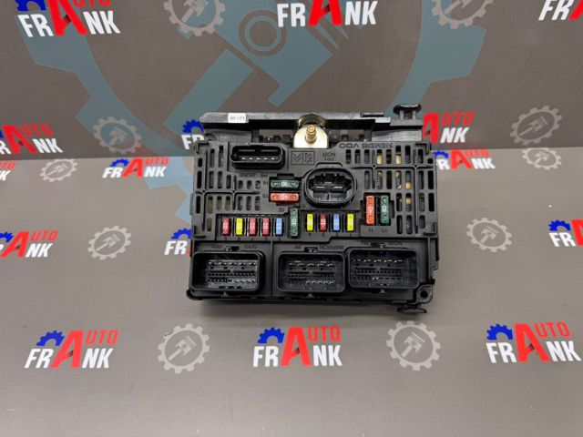 Коробка запобіжників 9656086080 PEUGEOT