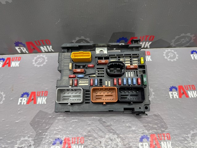 Коробка запобіжників 9664705880 PEUGEOT