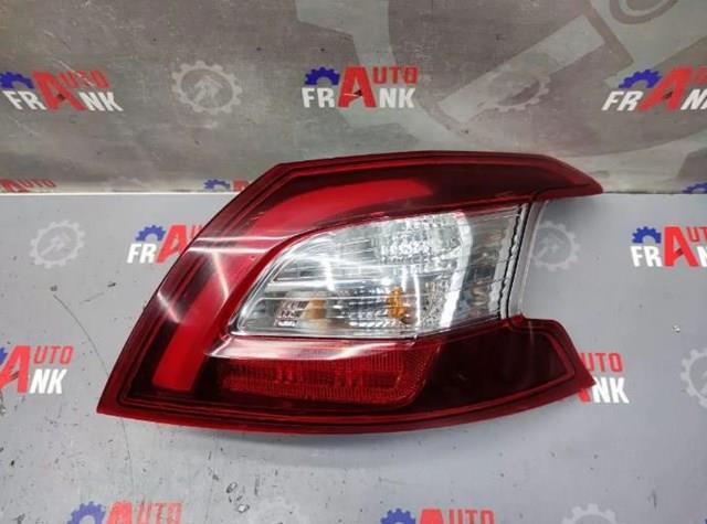 Фара задня права зовнішня 9677817580 PEUGEOT