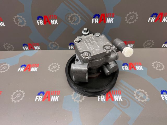 Насос рульового механізму A0044661201 MERCEDES