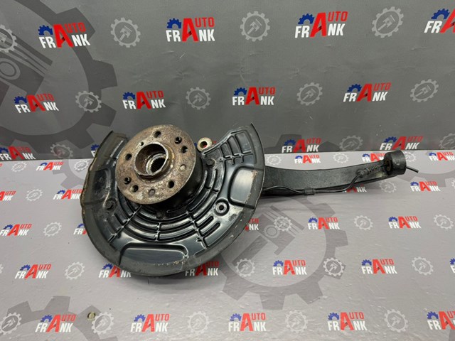 Кулак поворотний передній правий A1643301420 MERCEDES