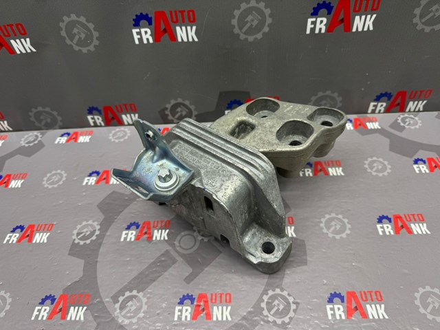 Ліва подушка двигуна A2462400217 MERCEDES