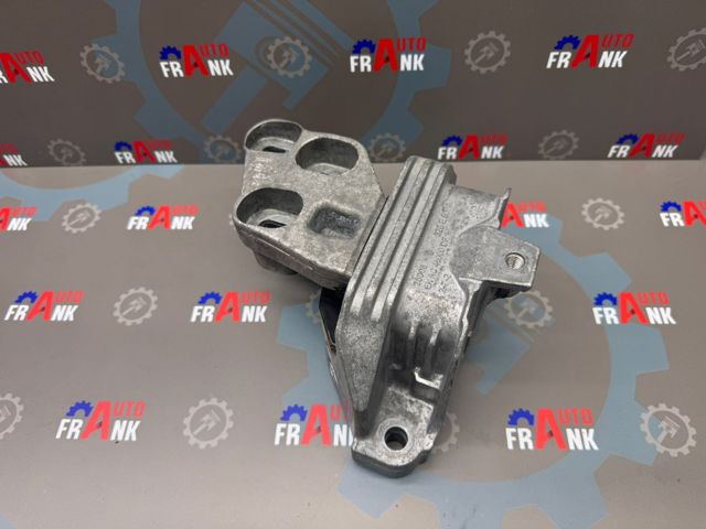 Ліва подушка двигуна A2462400617 MERCEDES