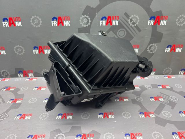 Повітряний фільтр двигуна LR053013 LAND ROVER