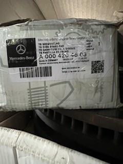 Тормозні колодки A0004204603 MERCEDES