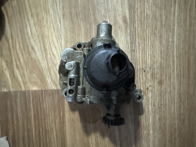 Насос маслозакачуючий 06H115105 VAG
