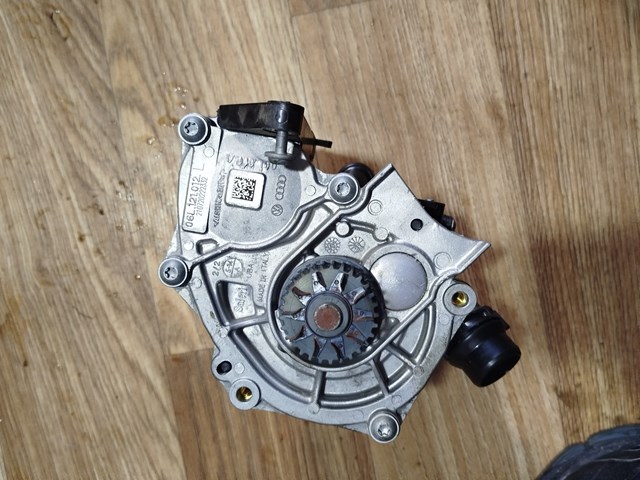 Водяний насос 06L121012L VAG