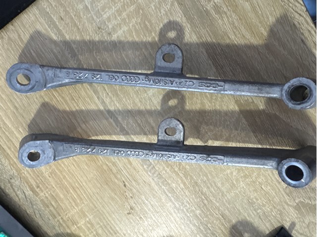 Кронштейн впускного колектора 06L129723B VAG