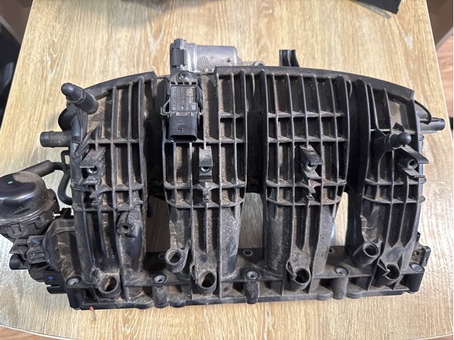Колектор впускний 06L133201 VAG