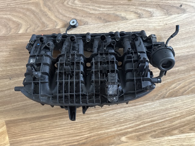 Колектор впускний 06L133201FR VAG