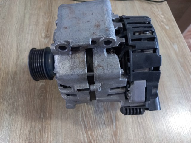 Генератор автомобільний 06L903018G VAG