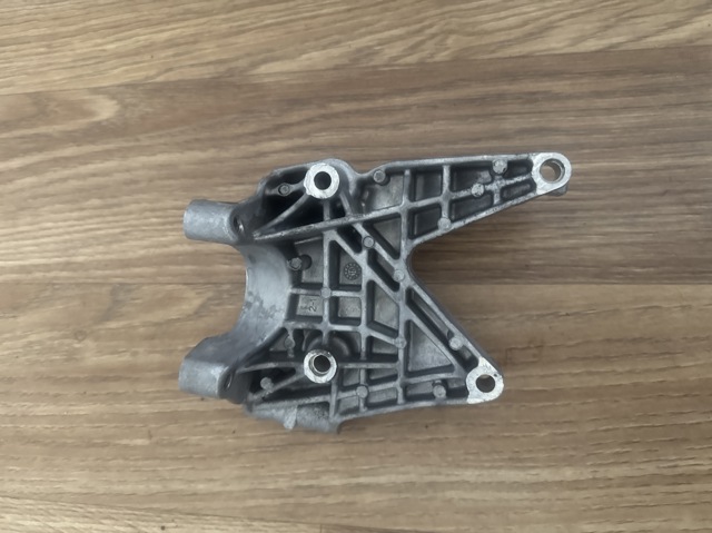 Кріплення генератора 06M903143AC VAG