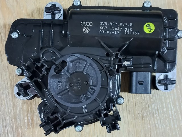 Мотор-привод открытия/закрытия замка багажника (двери 3/5-й задней) 3V5827887B