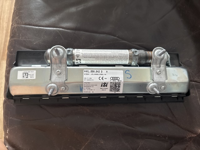 Подушка безпеки (AIRBAG) пасажирська, захисту колін 4KL880842D VAG