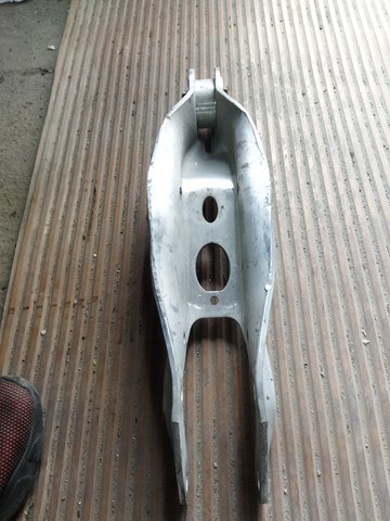 Балансир задній нижній 4M0505311J VAG