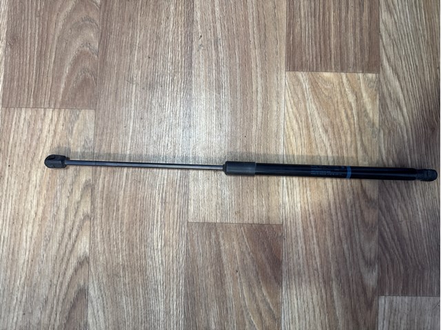 Амортизатор двері багажника 4M0827552A VAG