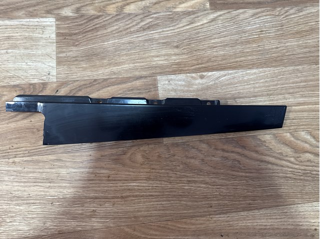 Накладка задніх дверей, правих, вертикальних 4M0839902 VAG