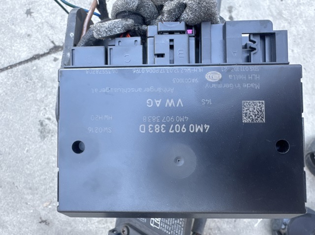 Блок керування фаркопом 4M0907383D VAG
