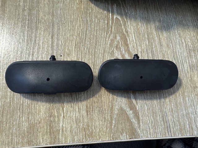Форсунка омивача скла лобового, права 4M0955988 VAG