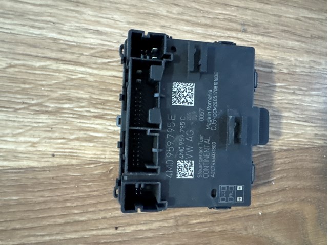Блок комфорту задніх дверей 4M0959795E VAG