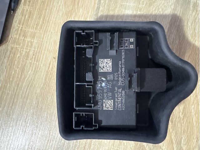 Блок комфорту задніх дверей 4M0959795H VAG