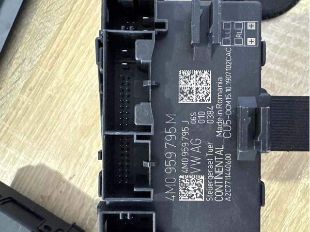 Блок комфорту задніх дверей 4M0959795M VAG